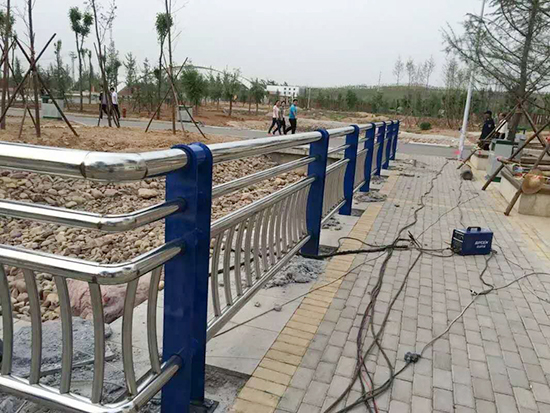 鋅鋼護欄案例